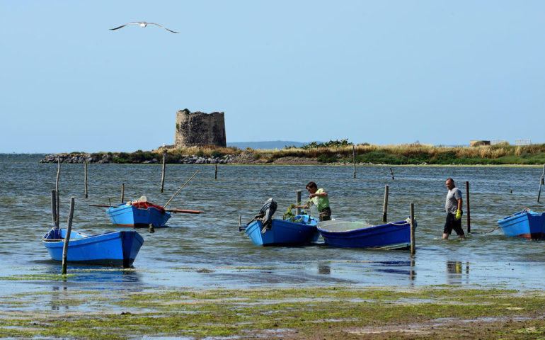 I pescatori di Marceddì protestano e bloccano le esercitazioni militari aeree a Capo Frasca