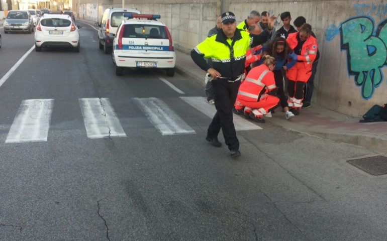 Ragazza investita sulle strisce pedonali in Via Cornalias