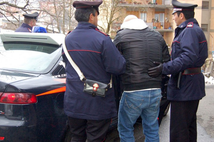I carabinieri di Villacidro li sorprendono a bordo di una Citroen rubata, in manette tre pregiudicati