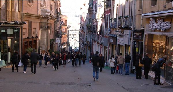 Cagliari, prezzi stabili in ottobre. Aumentano combustibili, acqua, bevande e vestiario