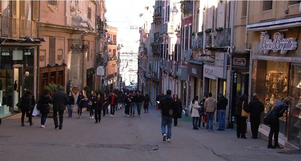 Cagliari, prezzi stabili in ottobre. Aumentano combustibili, acqua, bevande e vestiario