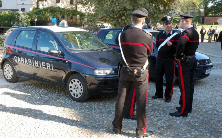 Sette colpi di fucile sulla porta di un commerciante: grave atto intimidatorio a Iglesias