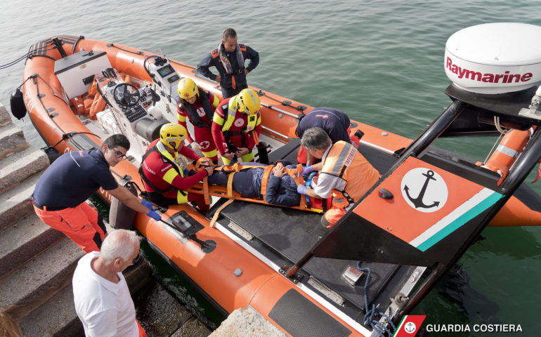 La Guardia Costiera simula un disastro aereo nelle acque di Santa Gilla