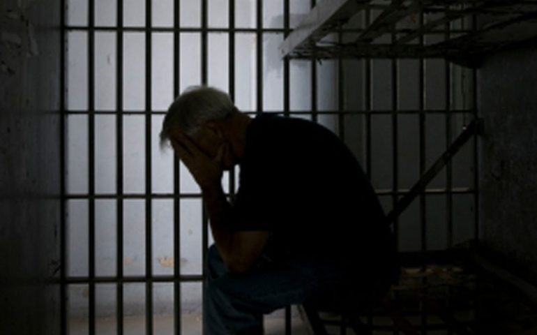 Nell’Isola solo il 3,6% dei detenuti fuori dal carcere per l’emergenza covid, lo denuncia SDR