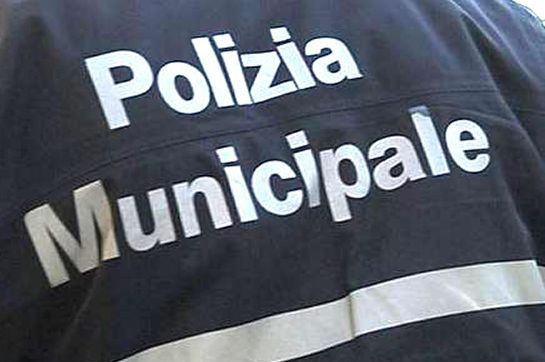 Investe ragazzo e fugge con la sua Smart. La Polizia Municipale invita chiunque abbia informazioni utili a contattare la centrale