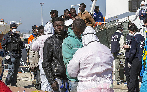 900 migranti in arrivo domani mattina al porto di Cagliari