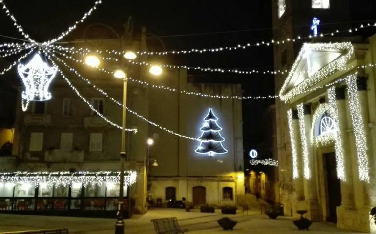 La foto. Luminarie natalizie accese in città: piazza San Giacomo