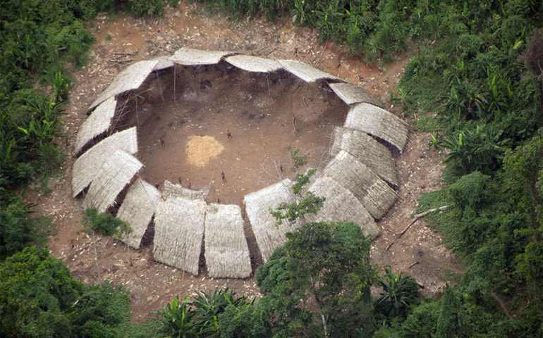 Amazzonia. Tribù incontaminata minacciata dai cercatori d’oro illegali