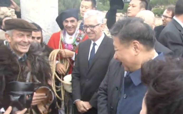 Xi Jinping visita Nora e manifesta il proprio interesse per l’olio d’oliva, i formaggi e la dieta mediterranea