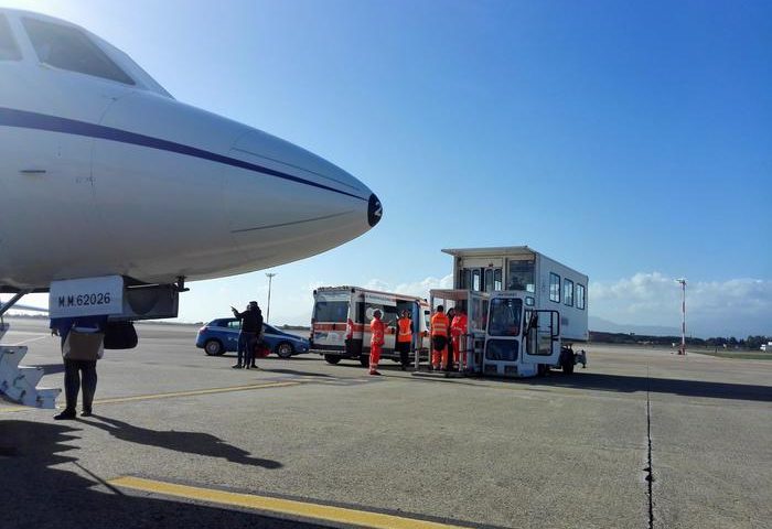 Bimba malata di 26 giorni trasportata d’urgenza da Cagliari a Genova su un Falcon