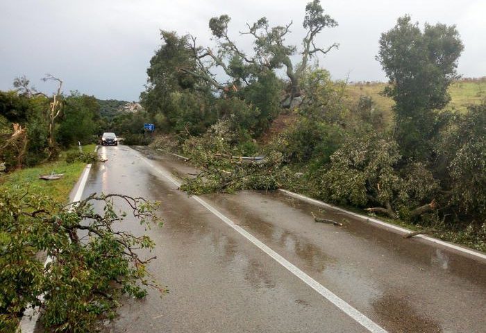 San Gavino, fulmini, pioggia e temporali fermano i treni per qualche ora