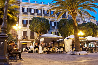 Piazza Yenne. Vendeva “l’erba” durante la partita del Cagliari, pregiudicato in manette