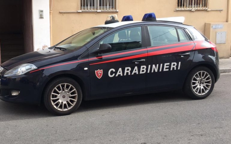 Bomba artigianale a basso potenziale esplode sull’uscio di casa di un 52enne di San Vito