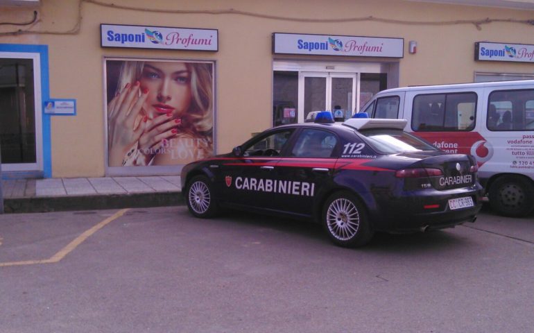Samassi. Rapina profumeria con taglierino. Rapinatore in fuga