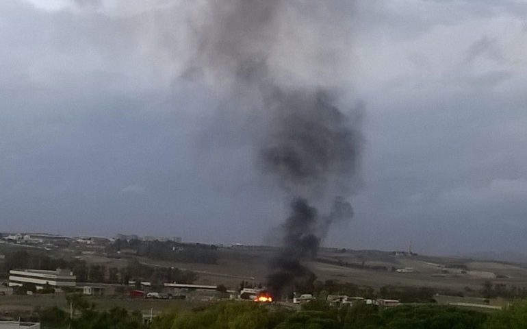 Inceneritore abusivo nel campo nomadi della 554: La denuncia del Gruppo d’Intervento Giuridico