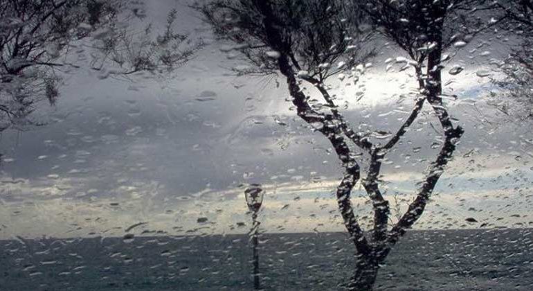 Cagliari, c’è l’allerta meteo ma scuole, parchi e cimiteri restano aperti