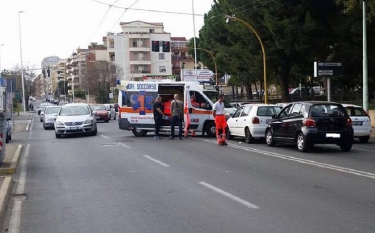 Tamponamento in viale Marconi a Cagliari. Lievi ferite per uno degli automobilisti coinvolti