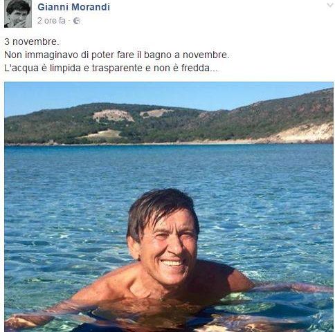 La foto. Gianni Morandi fa il bagno al mare il 3 novembre: una bella pubblicità per la Sardegna