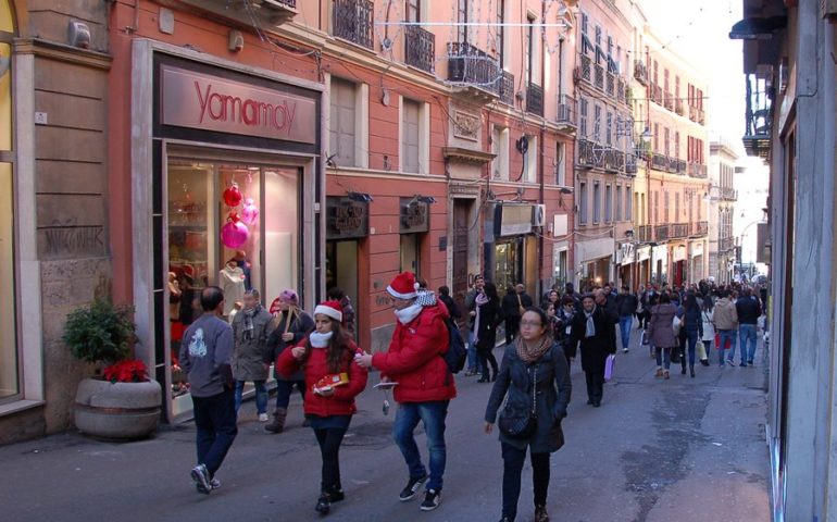 Cagliari, a Natale negozi aperti anche nei festivi per combattere la crisi