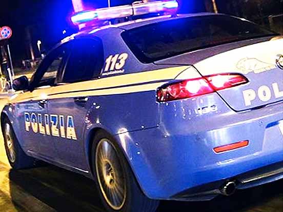 Cagliari: minaccia con un coltello e una pistola i dipendenti di un locale di via Mameli. Arrestato un sessantenne