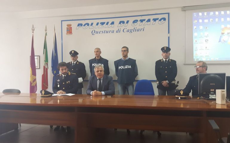 Calcio, le telecamere inchiodano il ‘tifoso’ che ha ferito uno steward con un petardo durante Cagliari-Sassuolo