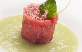 Tartare con spuma di mozzarella campana (foto Paolo Piciotto)