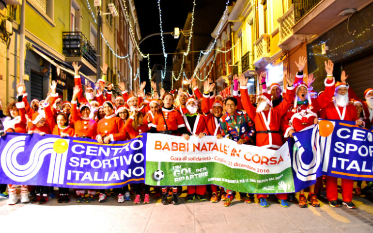 Babbi Natale di corsa in centro a Cagliari per aiutare le zone colpite dal terremoto