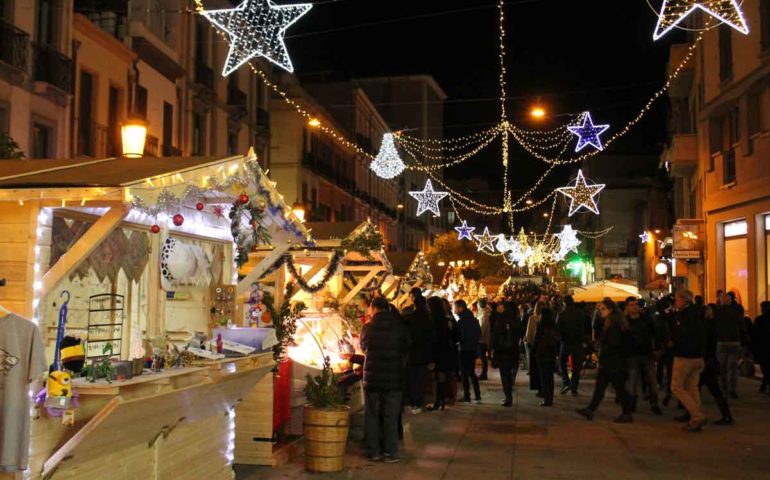Cagliaritani alle prese con i regali di Natale: cosa mettere sotto l’albero per far felici i propri cari?