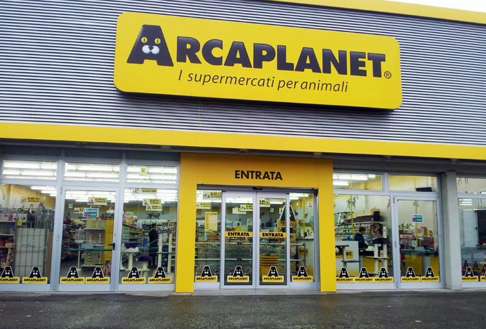 Sardegna apre ad Arcaplanet: la catena di supermercati per animali domestici sbarca in sei città dell’Isola