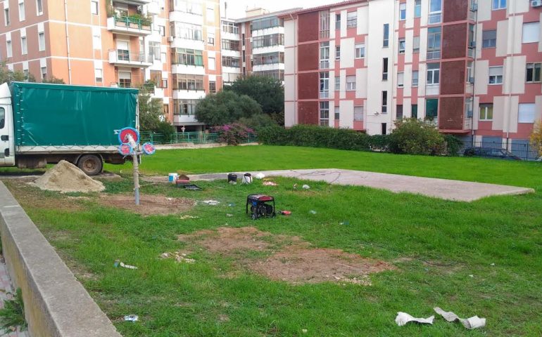 Nuova area fitness con attrezzi da palestra di fronte all’ospedale Binaghi