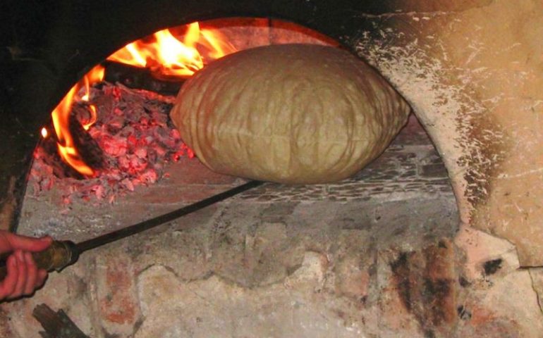 Lo sapevate? Ecco perché il pane carasau si chiama così