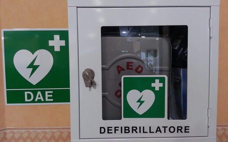 Pisa. Rubano un defibrillatore ma un’imprenditrice cagliaritana ne regala uno nuovo di zecca