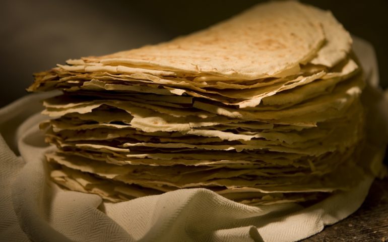 Pane Carasau, un pane antico, un rituale magico, una vocazione contemporanea