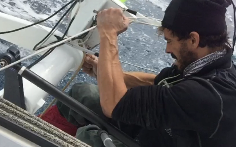 Ancora problemi per Gaeteano Mura. Una burrasca colpisce lo skipper di Dorgali, che comunque resiste