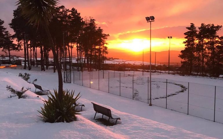 Le foto. Neve in Sardegna, tante difficoltà ma anche scenari da favola