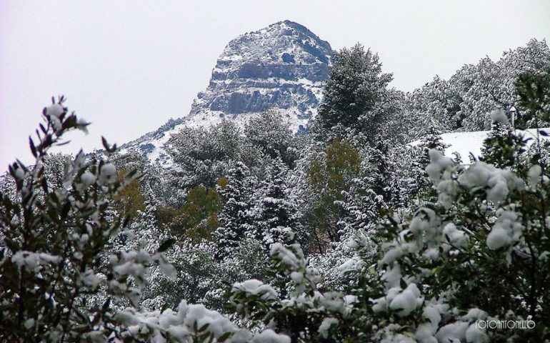 Montevecchio, Monte Arcuentu innevato nello splendido scatto di oggi di Antonello Cocco