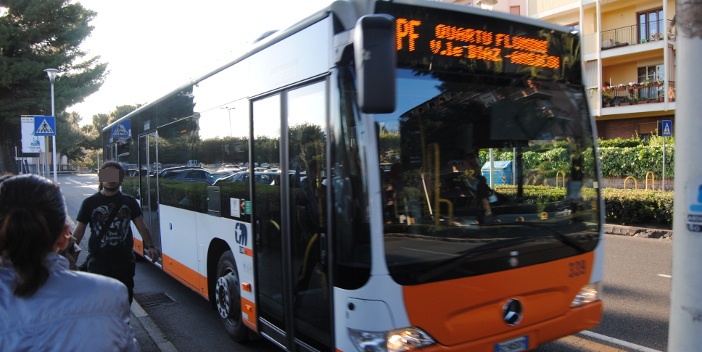 Bus fino a tarda sera e corse potenziate per il Poetto: tutte le novità del Ctm per il mese di giugno