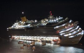 La Costa Concordia incagliata