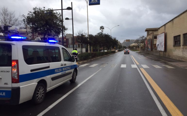 Viale Poetto. Investe pedone e fugge. Polizia Municipale sulle tracce del pirata della strada