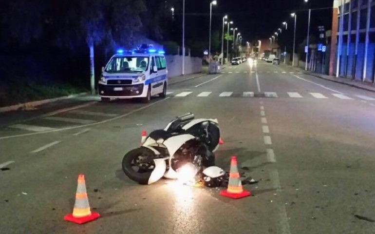 Cagliari. Travolge scooter e fugge senza prestare soccorso. In corso le ricerche del pirata della strada