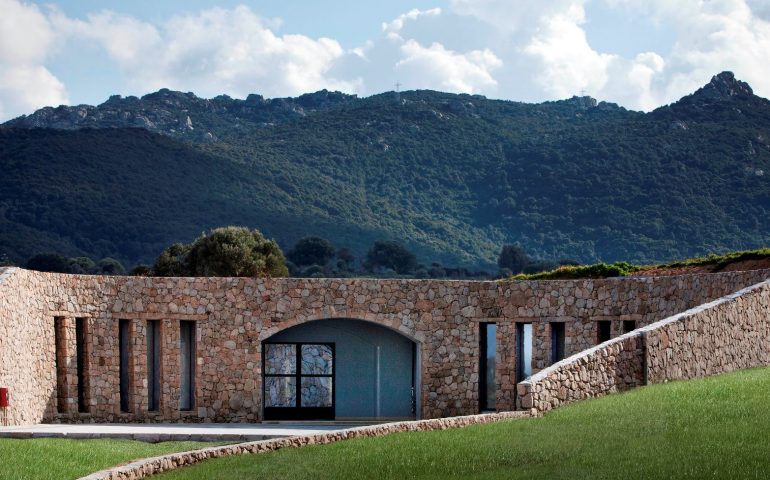 Una cantina super ecosostenibile. L’azienda agricola Siddùra ha ottenuto il certificato ecofriendly Vinibuoni d’Italia