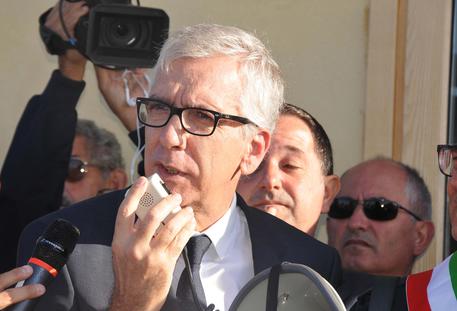 Migliorano le condizioni di salute di Francesco Pigliaru ma il presidente della Regione resta in ospedale