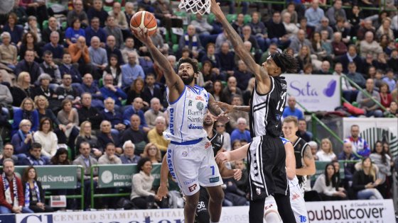 La Dinamo Sassari dà uno schiaffo morale all’ex Meo Sacchetti: battuta Brindisi per 79-78 con un canestro allo scadere