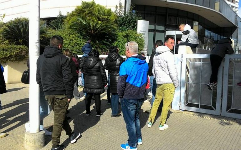 Cagliari-Juventus, parlano i tifosi bianconeri radunati all’ingresso del T-Hotel