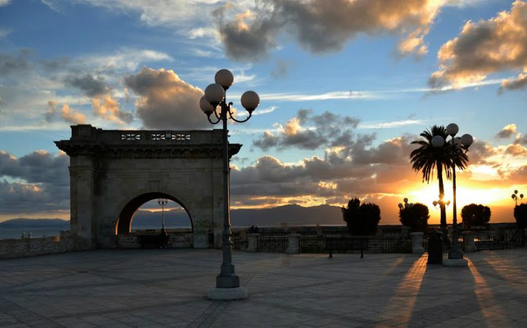 Cagliari città dell’amore in un libro. Un percorso fra gli angoli nascosti del capoluogo con una guida d’eccezione: Grazia Deledda