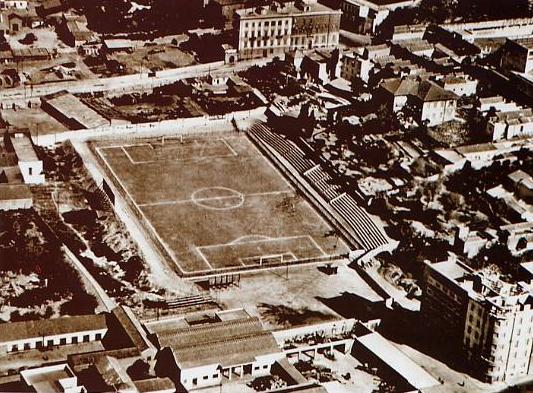 Il nuovo stadio del Cagliari presto sarà realtà. Ma nel 1920 i rossoblù giocarono la prima partita in uno stallaggio
