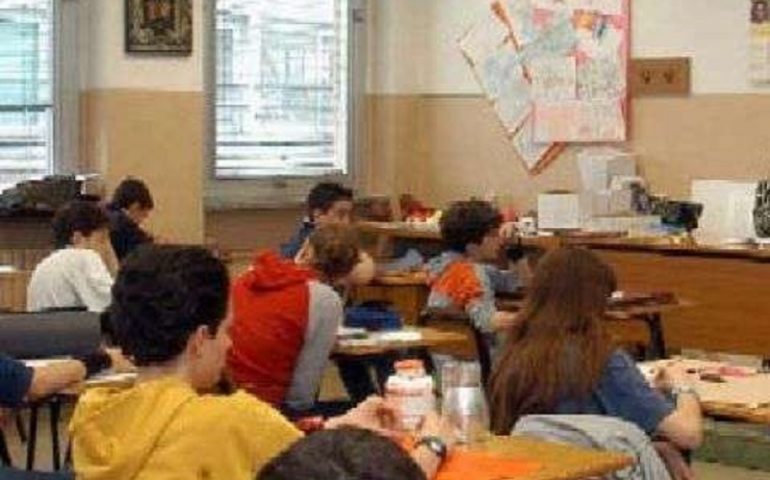 Nuoro: educazione sessuale in classe. Professore di religione rischia l’allontanamento dalla scuola