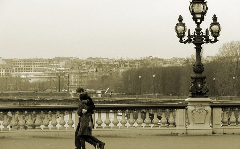Saint-Valentin à Paris, la città degli innamorati per antonomasia. Dove il romanticismo trova spazi, luoghi e modalità inconsueti