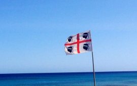 La bandiera della Sardegna.