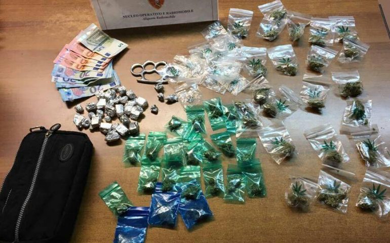 Spaccio di droga a Sant’Elia. Due minorenni fermati dai carabinieri